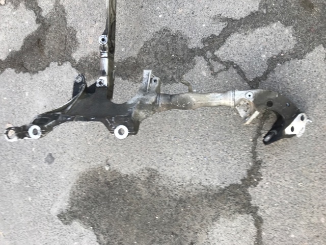 Крабобалка передней подвески 95B399315B PORSCHE