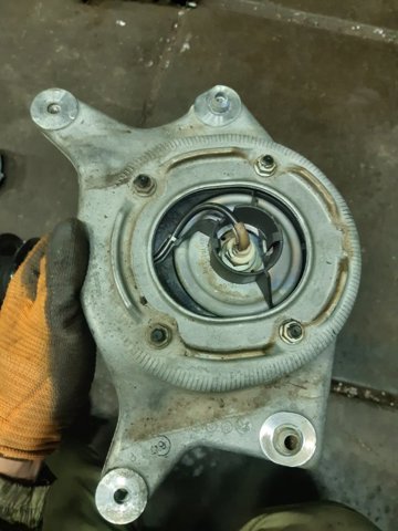 Опора амортизатора переднего правого 95B412384 PORSCHE