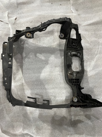 Кронштейн радиатора интеркуллера, правый 95B805594 PORSCHE