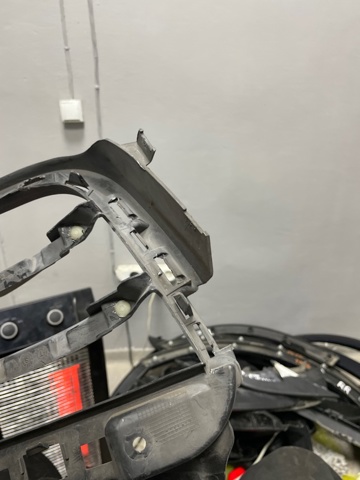 95B8076811E0 PORSCHE Решетка бампера переднего левая купить в Винница