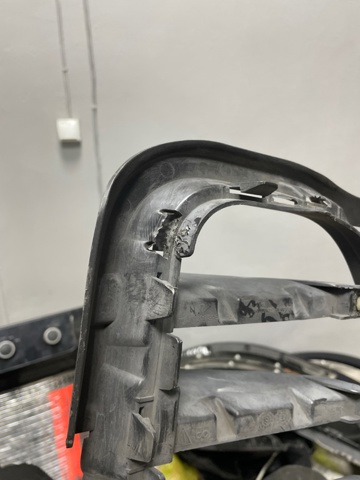 95B8076811E0 PORSCHE Решетка бампера переднего левая купить в Николаев