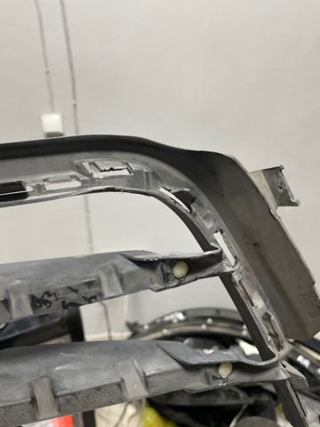 PORSCHE 95B8076811E0 Решетка бампера переднего левая в наличии Запорожье