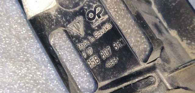 PORSCHE 95B807863 Кронштейн бампера заднего центральный в наличии Запорожье