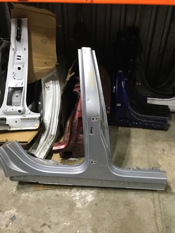 Стойка кузова центральная правая 95B809022YGRV PORSCHE