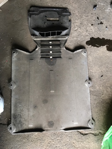 PORSCHE 95B825209A Защита днища, средняя часть в наличии Черновцы