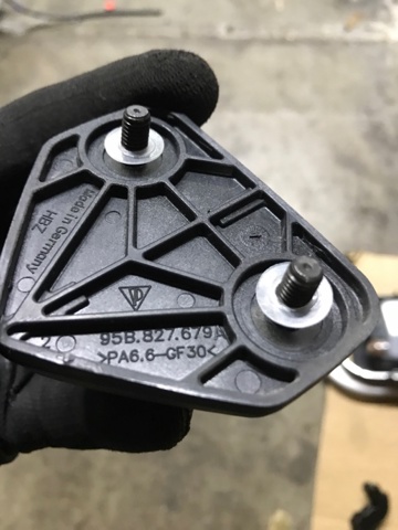 PORSCHE 95B827679 в наличии Ровно