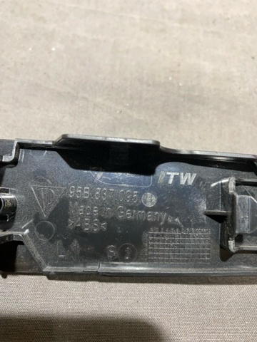 PORSCHE 95B837095B1E0 в наличии Львов