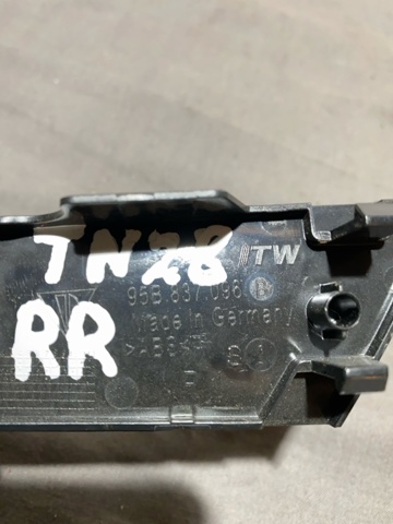 PORSCHE 95B837096B1E0 в наличии Киев