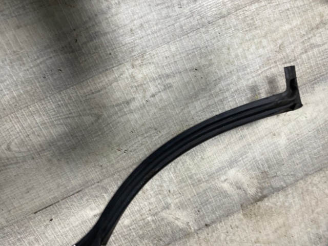 PORSCHE 95B839761B в наличии Ужгород