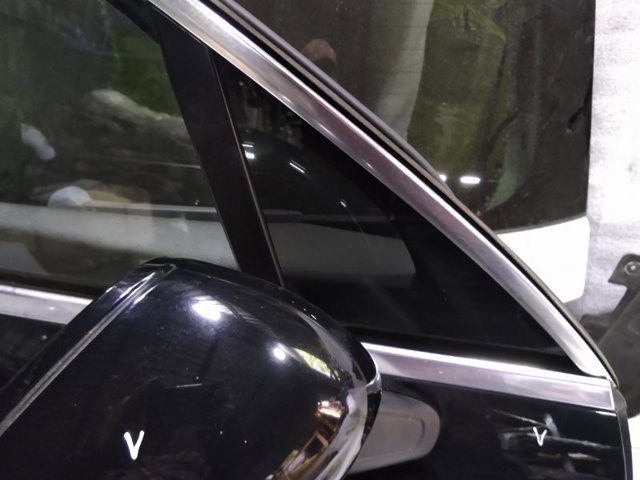 Стекло-форточка двери, передней, правой 95B845114C PORSCHE
