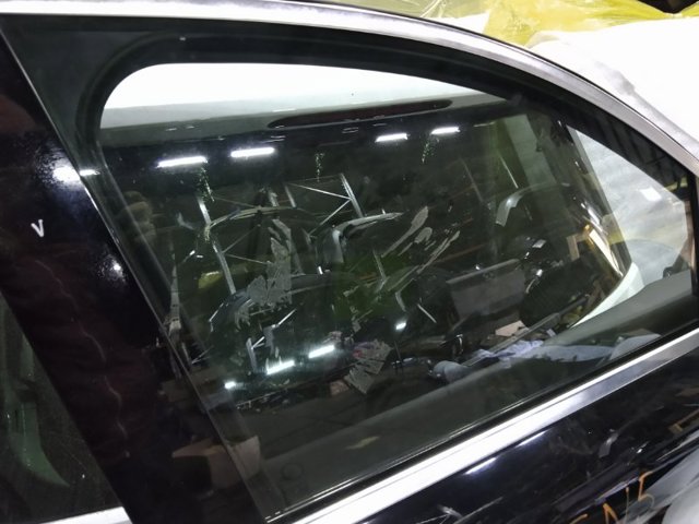 Стекло передней правой двери 95B845202B PORSCHE