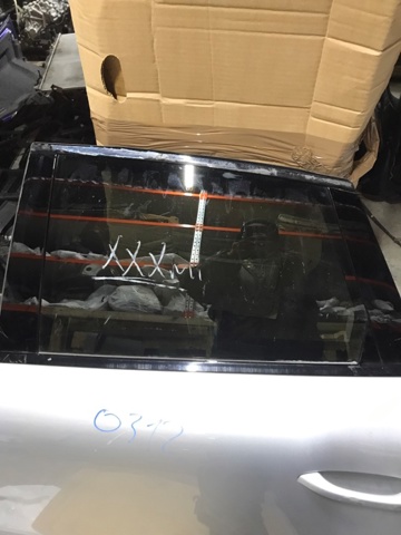 PORSCHE 95B845205A Стекло двери задней левой в наличии Ровно