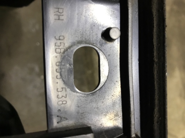 PORSCHE 95B853542A в наличии Черновцы