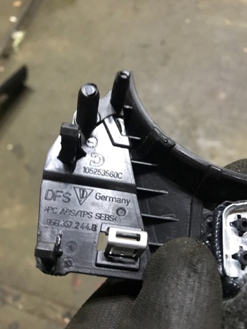 PORSCHE 95B857054D5Q0 в наличии Харьков