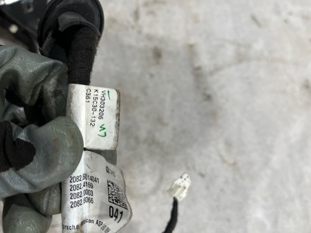95B857528AG2X PORSCHE Накладка (крышка) зеркала заднего вида правая купить в Ровно