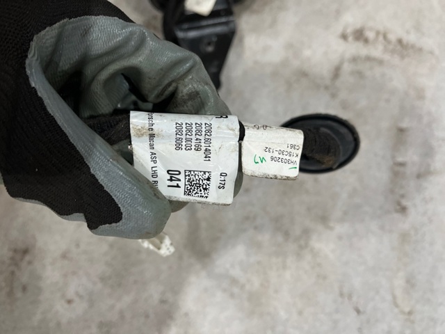 95B857528AG2X PORSCHE Накладка (крышка) зеркала заднего вида правая купить в Кривой Рог