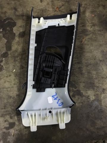 PORSCHE 95B8672436F2 Обшивка стойки кузова внутренняя средняя левая в наличии Ужгород