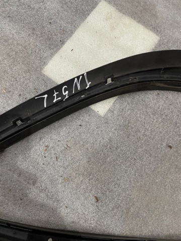 95B941323B PORSCHE Уплотнитель фары левой купить в Кривой Рог