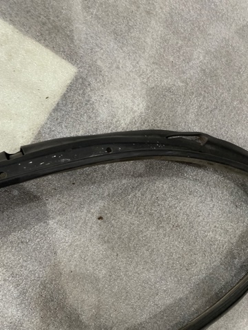 95B941323B PORSCHE Уплотнитель фары левой купить в Кривой Рог