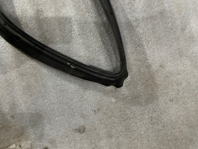 95B941323C PORSCHE Уплотнитель фары правой купить в Черкассы