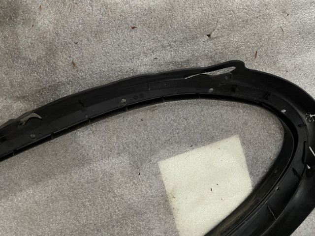 95B941323C PORSCHE Уплотнитель фары правой купить в Одесса