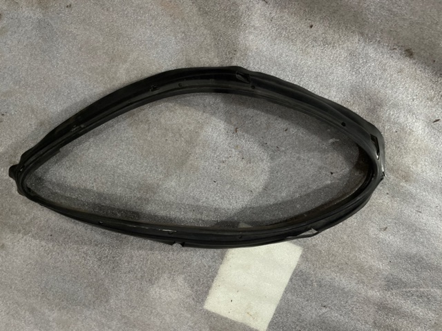 95B941323C PORSCHE Уплотнитель фары правой купить в Запорожье