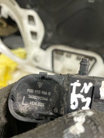 95B955986 PORSCHE Форсунка омывателя стекла лобового левая купить в Ровно
