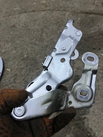 Шарнир крышки багажника 97051115202 PORSCHE
