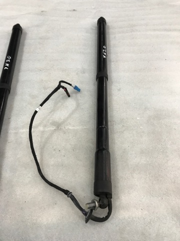 Амортизатор двери багажника 97051257312 PORSCHE