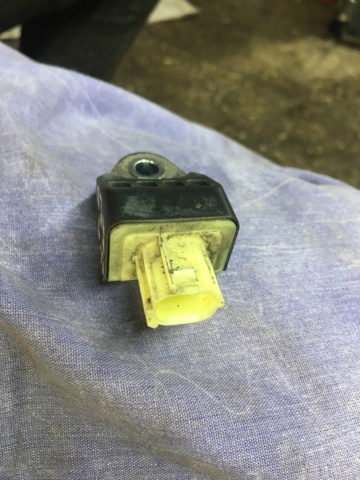 Датчик Эйрбэг передний 98231SG000 SUBARU