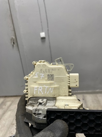 Замок передней пассажирской двери 9A783721606 PORSCHE