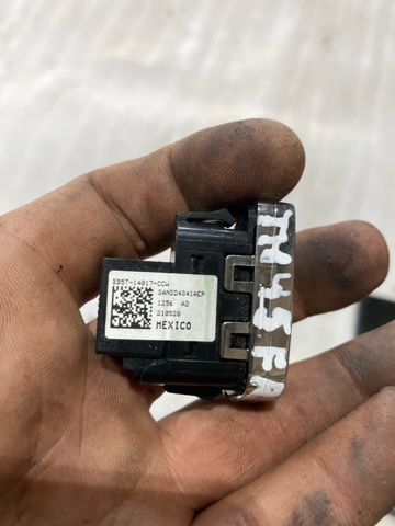 BB5Z14028CA Выключатель центрального замка купить Кривой Рог