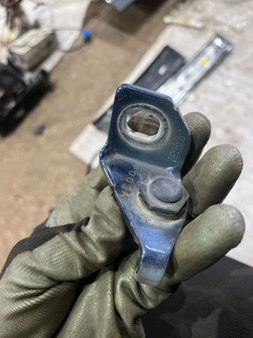BB5Z7822801C FORD Петля двери передней левой купить в Чернигов