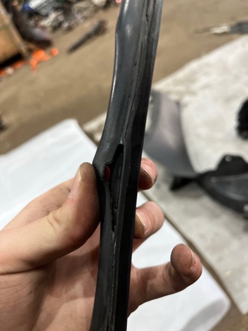 BB5Z7825325B Уплотнитель двери задней левой (на двери) купить Черновцы