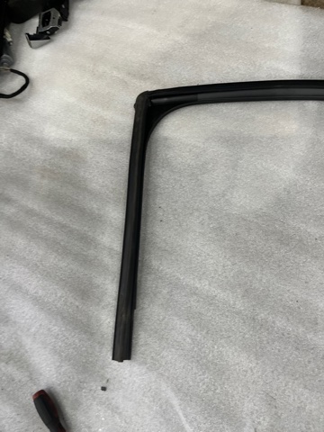 BB5Z7825767A FORD Стекло-форточка двери задней левой купить в Ужгород