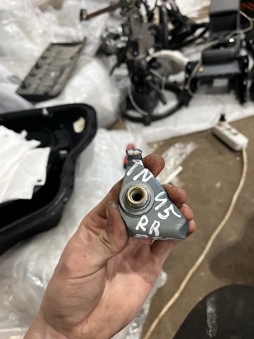 BB5Z7826800C FORD Петля двери задней правой купить в Ужгород