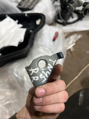 BB5Z7826810C FORD Петля двери задней правой купить в Кривой Рог
