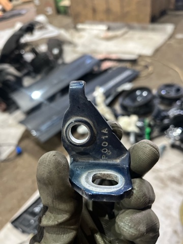 Петля задней левой двери BB5Z7826811C FORD