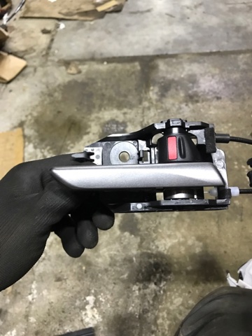 Ручка двери передней внутренняя правая BCJH58330C MAZDA