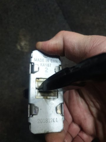 MAZDA BCJH72270B Ограничитель открывания двери задний в наличии Киев