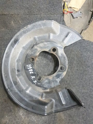 Щиток тормозного диска заднего правый BCKA26261A MAZDA