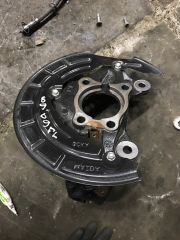 Кожух тормозного диска переднего левого BCKA33271 MAZDA