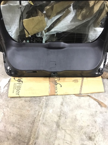 Обшивка крышки багажника BCKD68960A02 MAZDA
