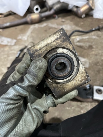 CB5Z5A638A FORD Сайлентблок заднего верхнего рычага купить в Житомир