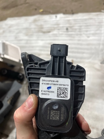 Педаль тормоза DB5Z9F836B FORD