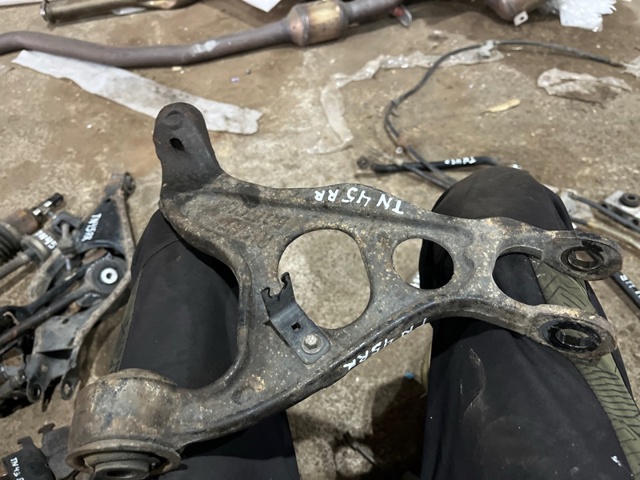 Верхний рычаг задней подвески правый DE9Z5500A FORD