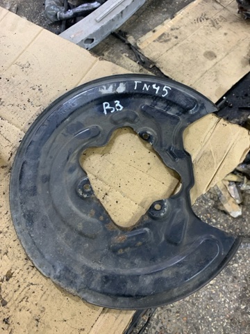 Кожух тормозного диска заднего правый DG1Z2C028A FORD