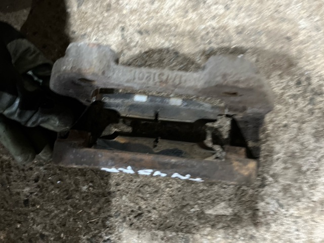 FG1Z2B511A FORD Скоба тормозного суппорта заднего купить в Каменское