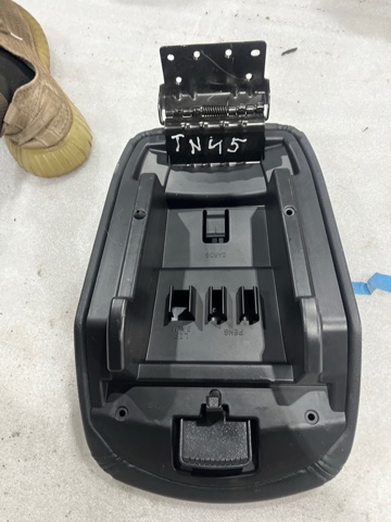 GB5Z7806024AA Подлокотник центральной консоли купить Киев