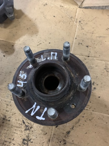Ступица переднего колеса HB5Z1104C FORD